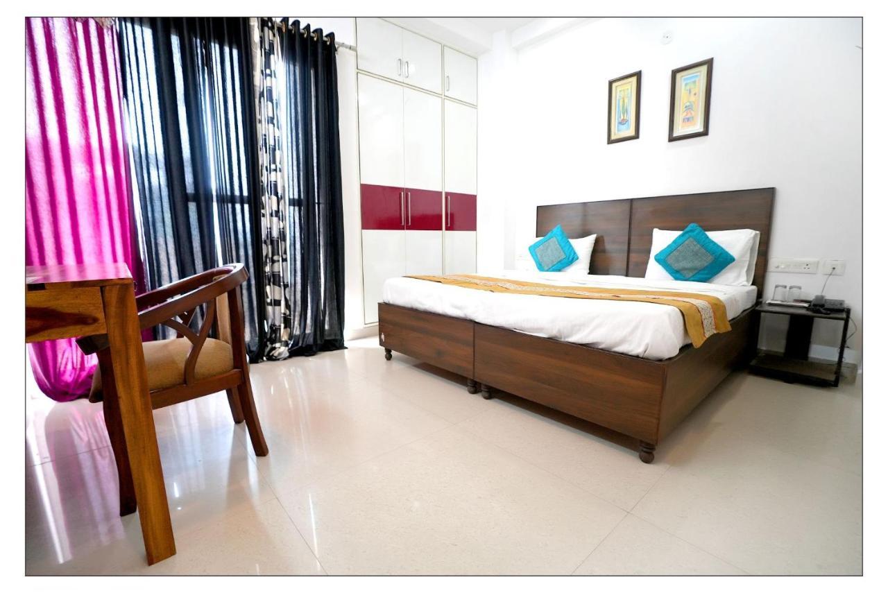Gupta Residency Near Ajnara Heritage Noida Eksteriør billede