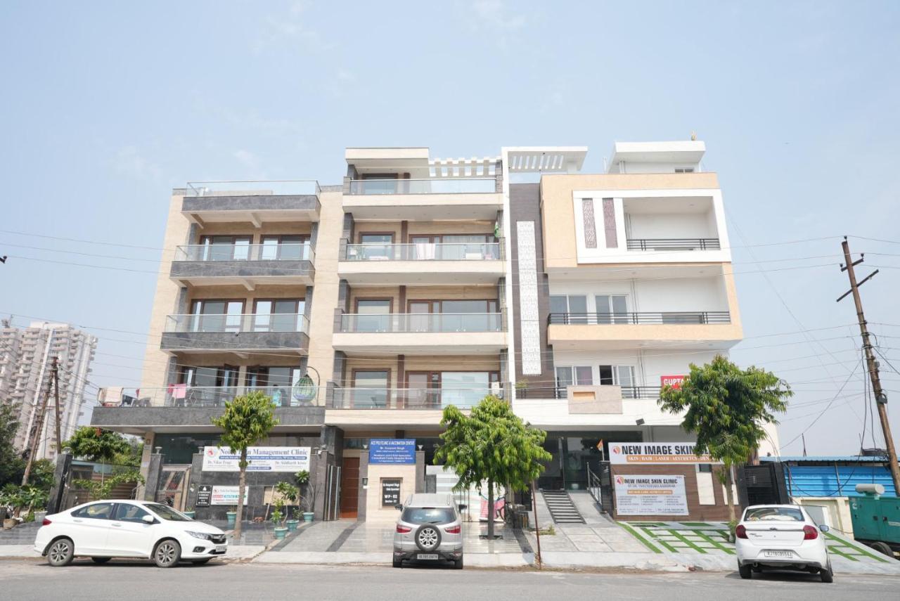 Gupta Residency Near Ajnara Heritage Noida Eksteriør billede